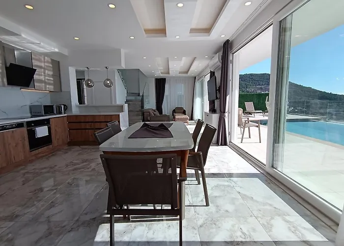 Дом отдыха Luxury By The Coast *