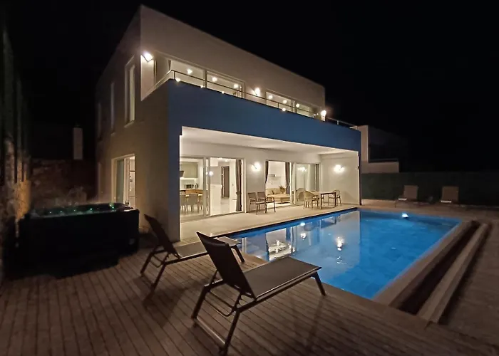 Luxury By The Coast Дом отдыха *