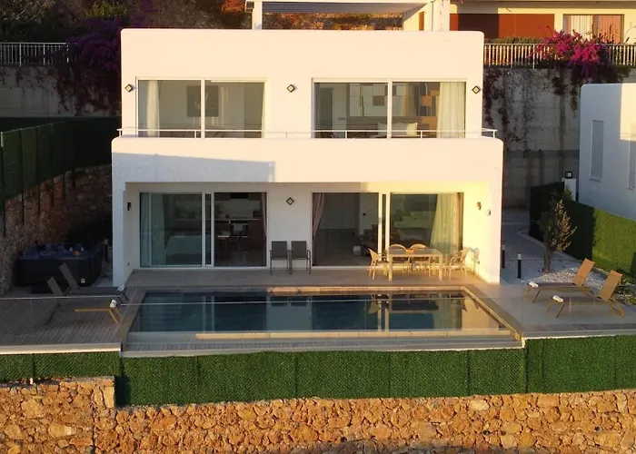 Дом отдыха Luxury By The Coast