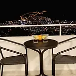 Luxury By The Coast 펜션