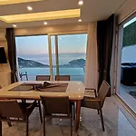 Luxury By The Coast 펜션 알란야