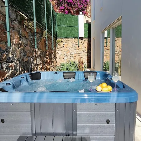 Luxury By The Coast Будинок відпочинку Аланія