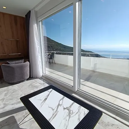 Luxury By The Coast Будинок відпочинку *
