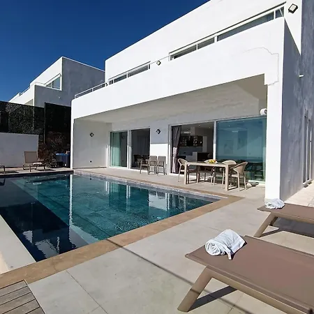 Luxury By The Coast Будинок відпочинку