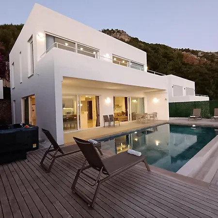 Luxury By The Coast ألانيا