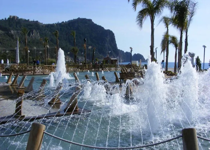 Luxury By The Coast 阿拉尼亚