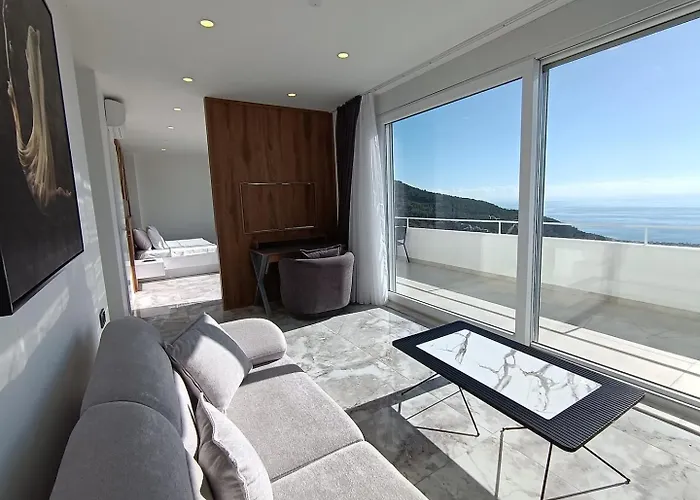 Luxury By The Coast *