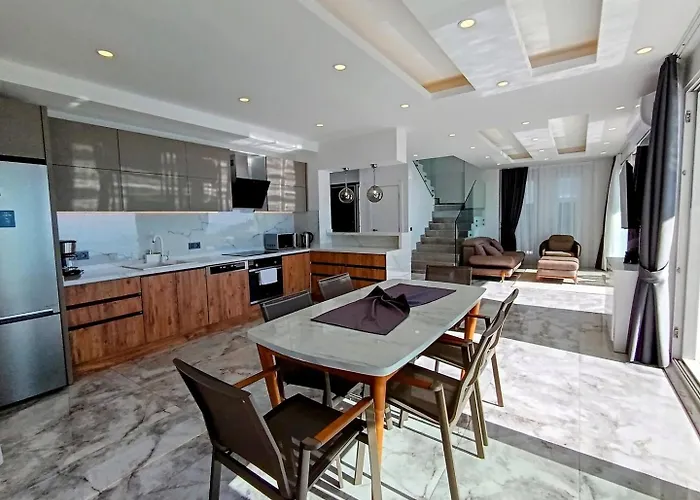 Luxury By The Coast * 阿拉尼亚