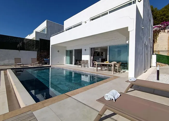 Luxury By The Coast 度假居