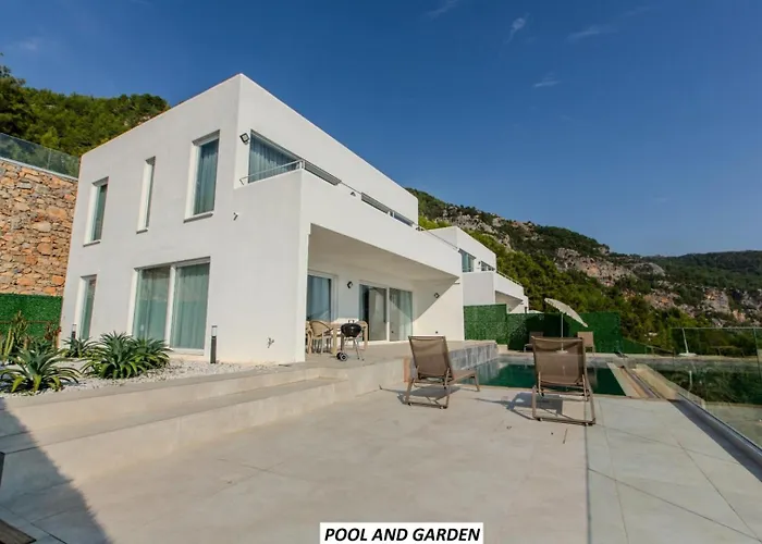 Luxury By The Coast *