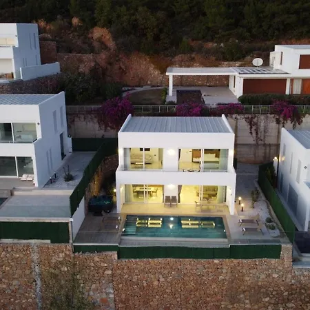 Luxury By The Coast 펜션 알란야