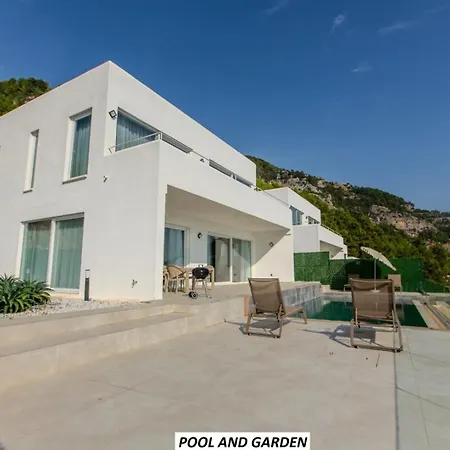 Luxury By The Coast *